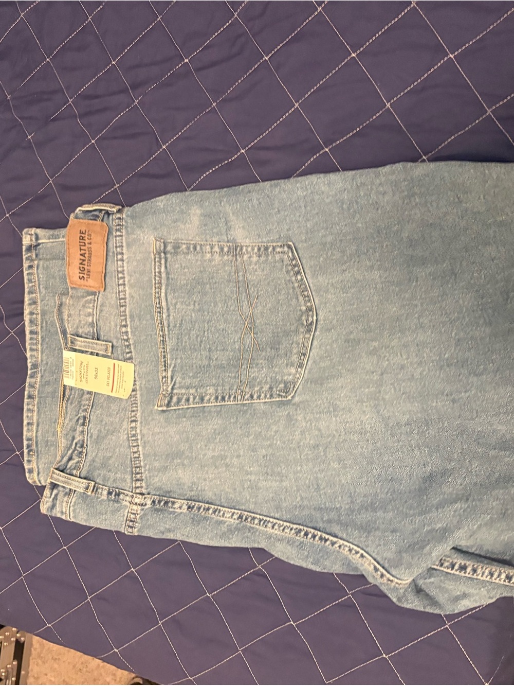Signature Light Wash Men's Relaxed Jeans